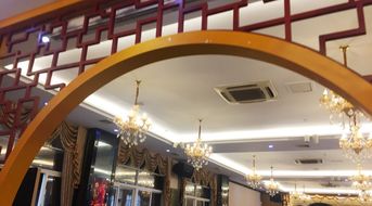 广州装修公司对商场外墙及隔层的建材品选择,纷纷定制仿古铝窗花